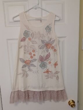 LOGO by Lori Goldstein Sz S, Cream Tunic With Floral Appliques.